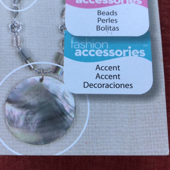 He Loves me cut Crystal necklace with shell - Picture 4 of 5